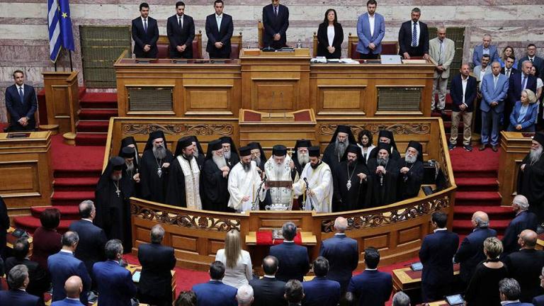 Ορκίστηκε η νέα Βουλή (ΦΩΤΟ)