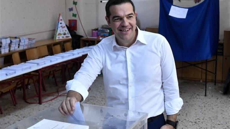 «Οι Έλληνες αποφασίζουν για τη ζωή τους», δήλωσε ο κ. Τσίπρας αφού ψήφισε (ΒΙΝΤΕΟ)