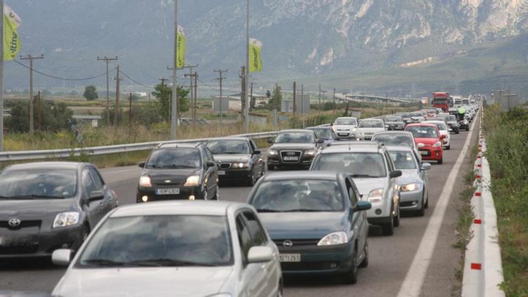 Ταλαιπωρία για τους οδηγούς που επιστρέφουν σε Αθήνα και Θεσσαλονίκη - Δείτε live την κίνηση (ΦΩΤΟ)