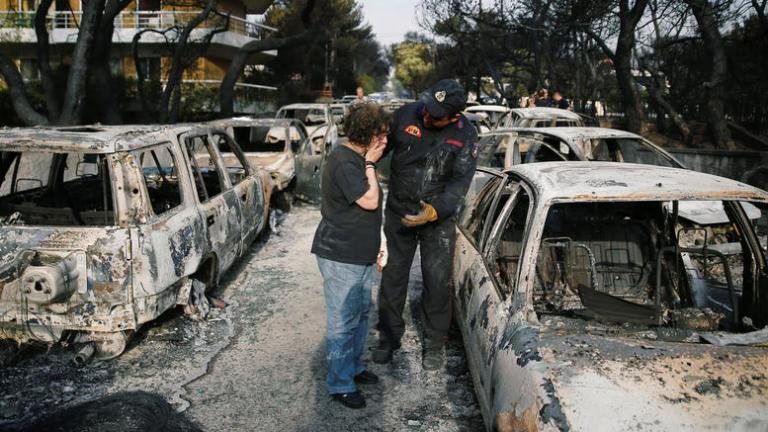 Στα προσωπικά τηλέφωνα υψηλόβαθμων αξιωματικών της Πυροσβεστικής η αλήθεια για το Μάτι