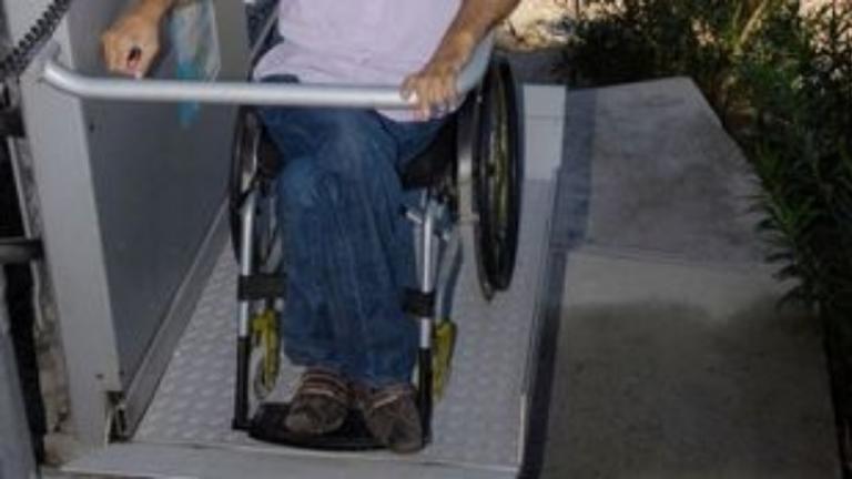 Βλάβη στο αναβατόριο για τα αναπηρικά καροτσάκια στην Ακρόπολη
