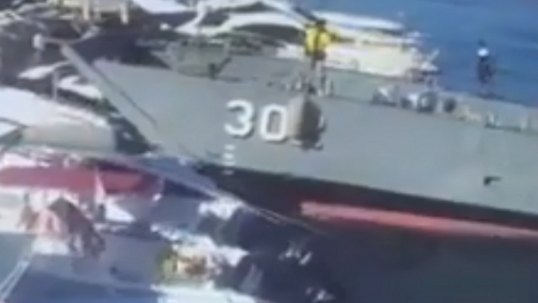 Κερύνεια: Δείτε καρέ-καρέ τουρκικό σκάφος να «καρφώνεται» σε βάρκες (ΒΙΝΤΕΟ)