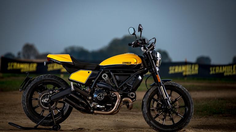 Ducati Scrambler Full Throttle: Τέρμα τα γκάζια με μια sexy Ιταλίδα