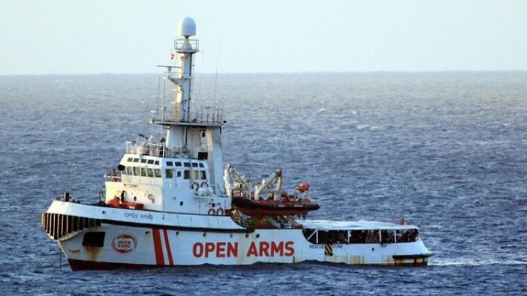 Είκοσι επτά ασυνόδευτοι ανήλικοι από το σκάφος της Open Arms επετράπη να αποβιβασθούν στην Λαμπεντούζα