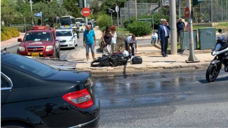 Σοβαρό τροχαίο στη Βούλα - Νεκρός ο οδηγός μοτοσικλέτας