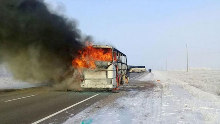 Στις φλόγες τουριστικό λεωφορείο στη Λεπτοκαρυά Πιερίας