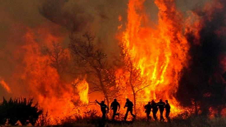 «Κόκκινος συναγερμός» σε Αττική, Βοιωτία, Εύβοια, Πελοπόννησο λόγω ακραίου κινδύνου πυρκαγιάς