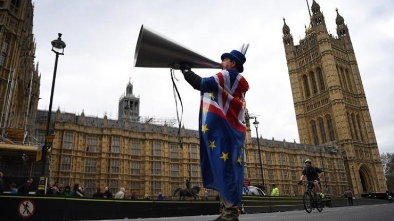Υπό τη σκιά πρόωρων εκλογών, η κοινοβουλευτική μάχη κατά του Brexit