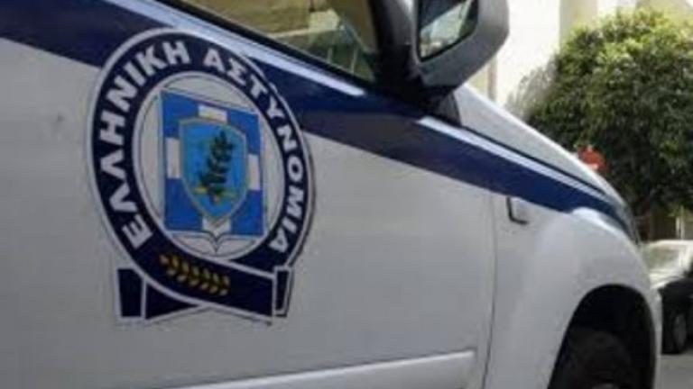 Ληστεία σε διαγνωστικό κέντρο στον Πειραιά - Οι δράστες έριξαν την τζαμαρία με ΙΧ αυτοκίνητο