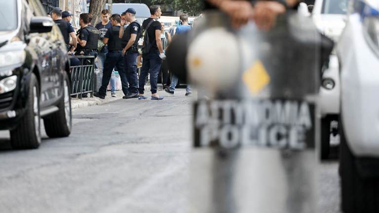 Αστυνομική επιχείρηση για εκκένωση υπό κατάληψη κτιρίου στην Αχαρνών
