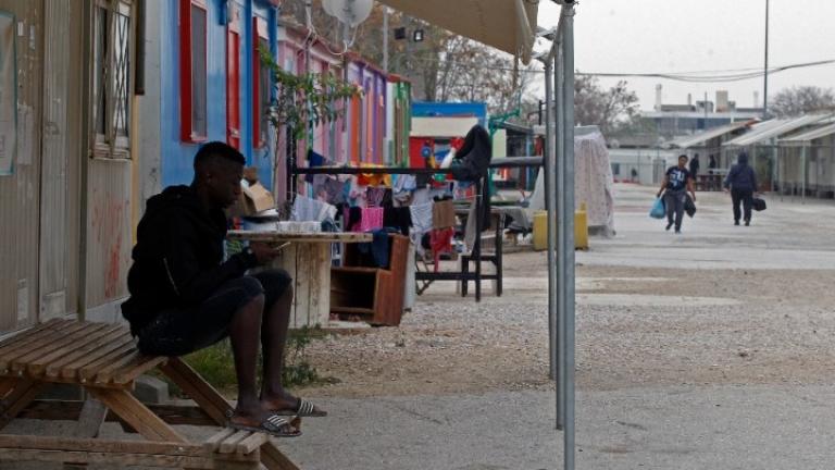 Μεταφορά αιτούντων άσυλο στην ενδοχώρα όπου θα δημιουργηθούν 2.000 νέες θέσεις φιλοξενίας