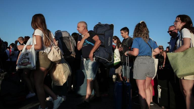 Χρεοκοπία Thomas Cook: Πώς θα απεγκλωβιστούν οι χιλιάδες τουρίστες που βρίσκονται στην Ελλάδα
