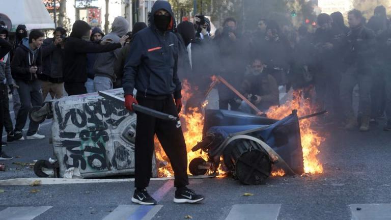 Τέσσερις συλλήψεις και 20 προσαγωγές για τα επεισόδια στα Εξάρχεια