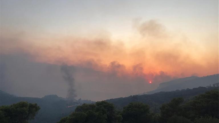 Φωτιά τώρα: Καλύτερη εικόνα στη Ζάκυνθο, δεν απειλούνται χωριά