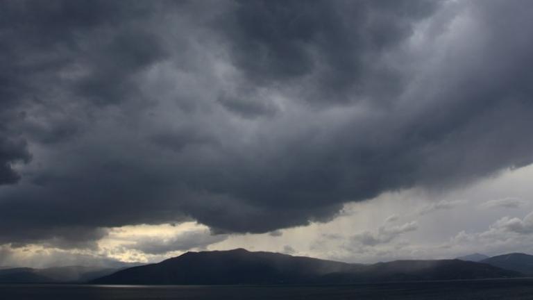 Meteo: Για τοπικά έντονες βροχές και καταιγίδες σήμερα στα ηπειρωτικά