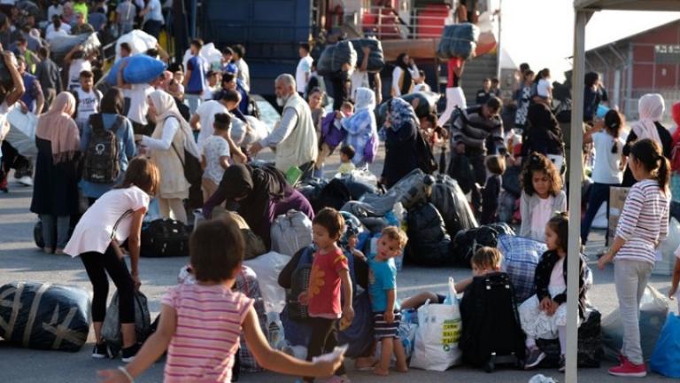Στο λιμάνι της Θεσσαλονίκης και το δεύτερο πλοίο με πρόσφυγες και μετανάστες από τη Λέσβο