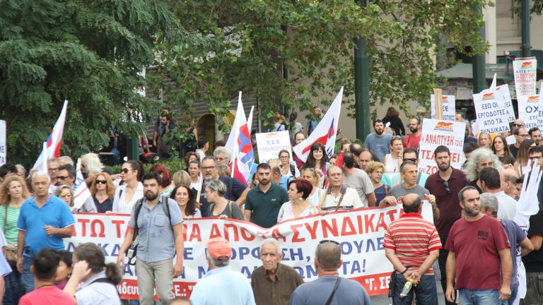 Σε εξέλιξη οι πορείες και συγκεντρώσεις - Ιδιαίτερα αυξημένη η κίνηση σε βασικούς οδικούς άξονες