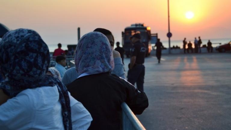 Σε εξέλιξ επιχείρηση μετακίνησης 1.500 προσφύγων και μεταναστών από τη Μυτιλήνη - Ακατάπαυστες οι ροές