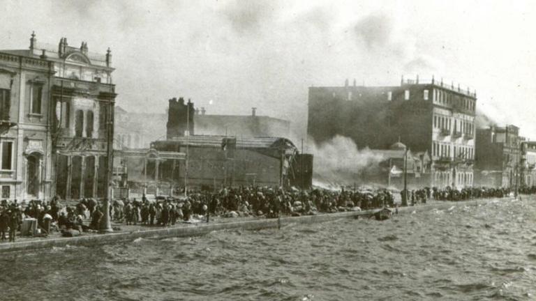 Σαν σήμερα 9 Σεπτεμβρίου 1922 οι Έλληνες παραδίδουν τη Σμύρνη στους Τούρκους