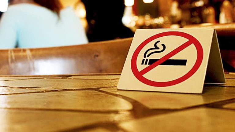 Το 20% του πρόστιμου στους παρανομούντες καπνιστές θα πηγαίνει στους ένστολους