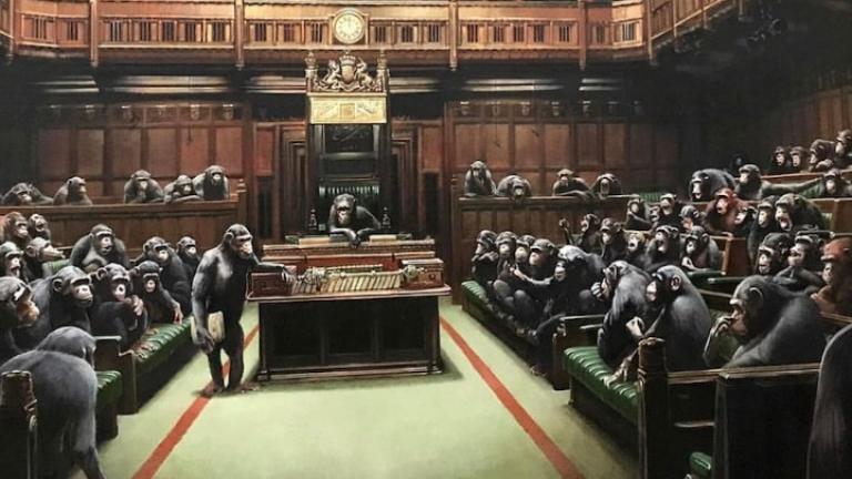 Οι χιμπατζήδες του Banksy γέμισαν τη Βρετανική Βουλή