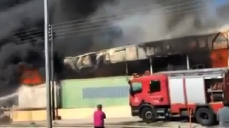 Μεγάλη πυρκαγιά τώρα σε κατάστημα στο Κορωπί (ΒΙΝΤΕΟ)