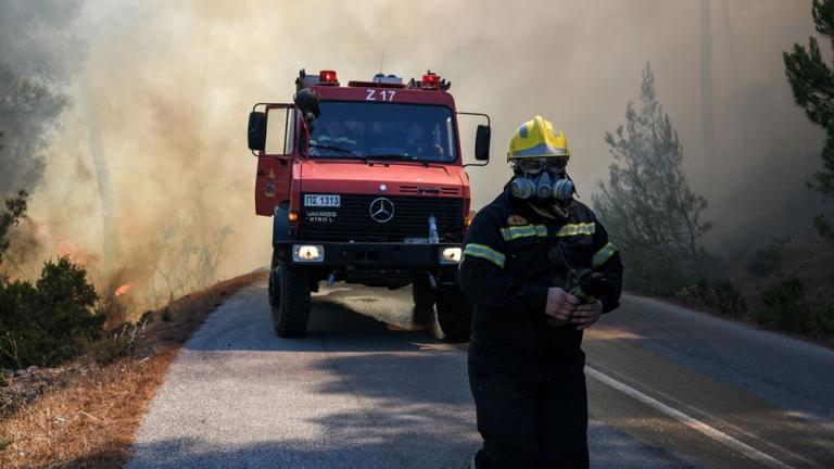 Ρέθυμνο: Σε εξέλιξη η φωτιά στην περιοχή Τρία Μοναστήρια