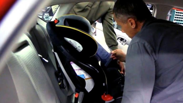 Τι πρέπει να ξέρετε όταν επιβαίνουν στα αυτοκίνητα μικρά παιδιά