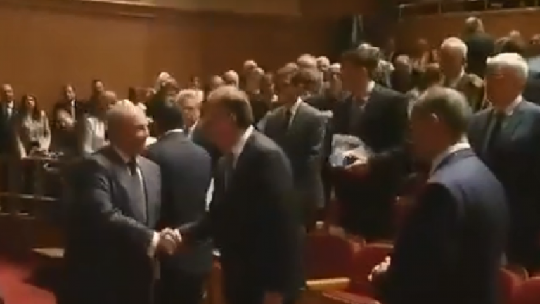 Έφθασε ο Κώστας Καραμανλής στην Εταιρεία Μακεδονικών Σπουδών για την ομιλία του