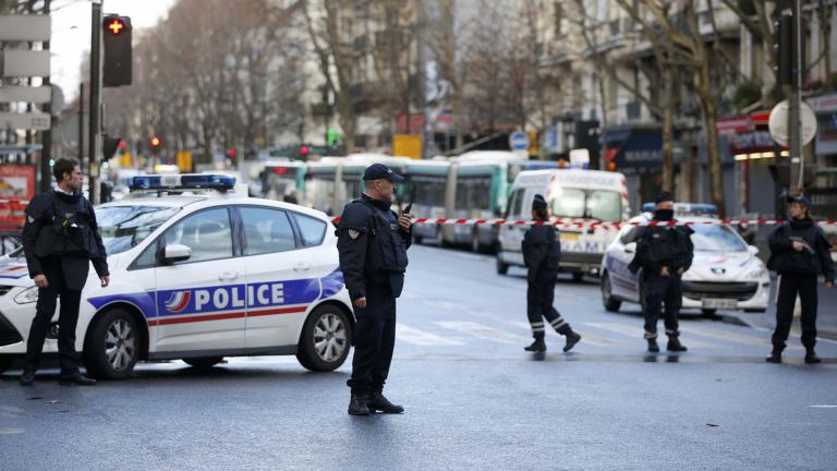 Γαλλία: Άνδρας επιτέθηκε με μαχαίρι εναντίον αστυνομικών στο Παρίσι- 4 Νεκροί 