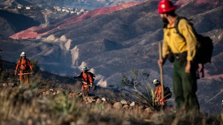 Συνεχίζουν να μαίνονται καταστροφικές πυρκαγιές στην Καλιφόρνια