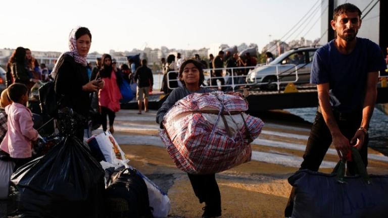 Στο λιμάνι της Ελευσίνας μεταφέρθηκαν από τη Σάμο 693 μετανάστες και πρόσφυγες αιτούντες άσυλο