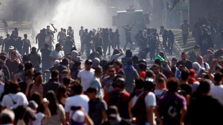 Χιλή: «Κλιμάκωση της βίας και των βανδαλισμών» - «Βρισκόμαστε σε πόλεμο» λέει ο Πρόεδρος της χώρας