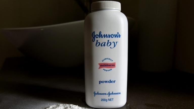 ΗΠΑ: Τα φαρμακεία CVS αποσύρουν ταλκ της J&J μετά τον εντοπισμό αμίαντου σε δείγματα