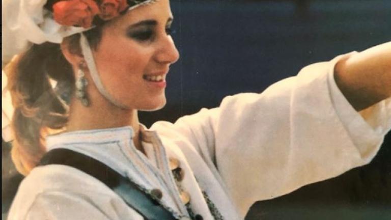 Η Νατάσα Παζαΐτη παρελαύνει με παραδοσιακή στολή και γίνεται εξώφυλλο (ΦΩΤΟ)