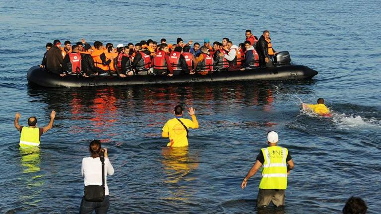 ενίσχυση σε προσωπικό αλλά και μέσα σε συνεργασία με την Frontex