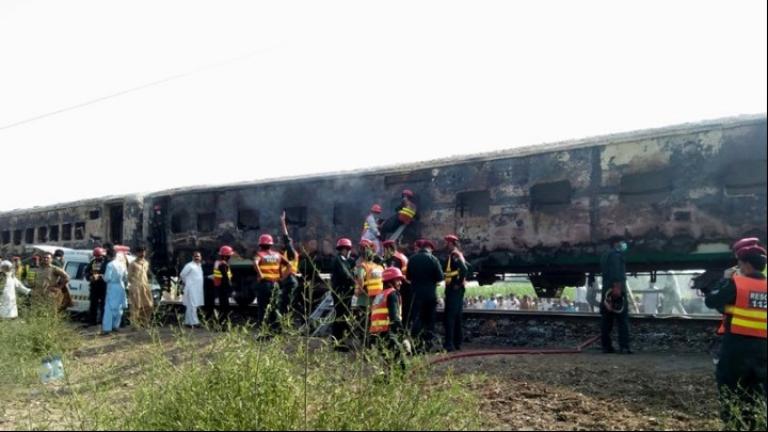 Τουλάχιστον 71 νεκροί από πυρκαγιά σε τρένο στο Πακιστάν