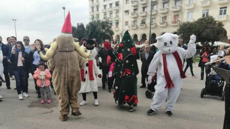 Χριστούγεννα 2019: Ξωτικά, τάρανδοι και χιονάνθρωποι στην πλατεία Αριστοτέλους 