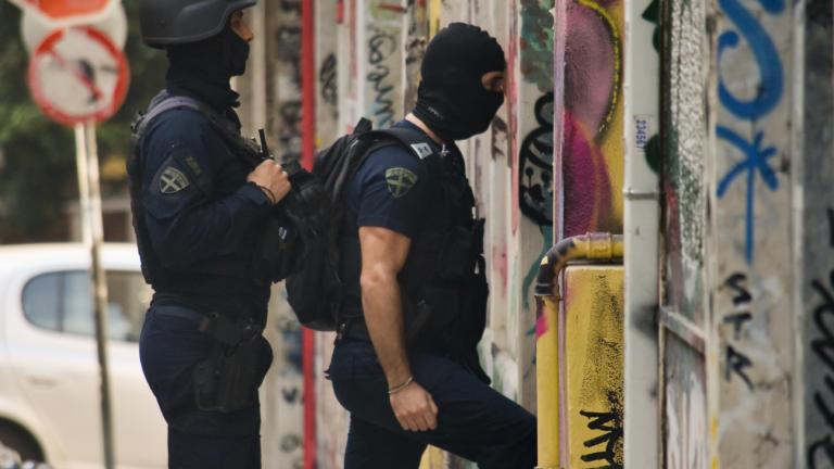 'Έφοδος της αστυνομίας σε κτίριο δίπλα στην ΑΣΟΕΕ  