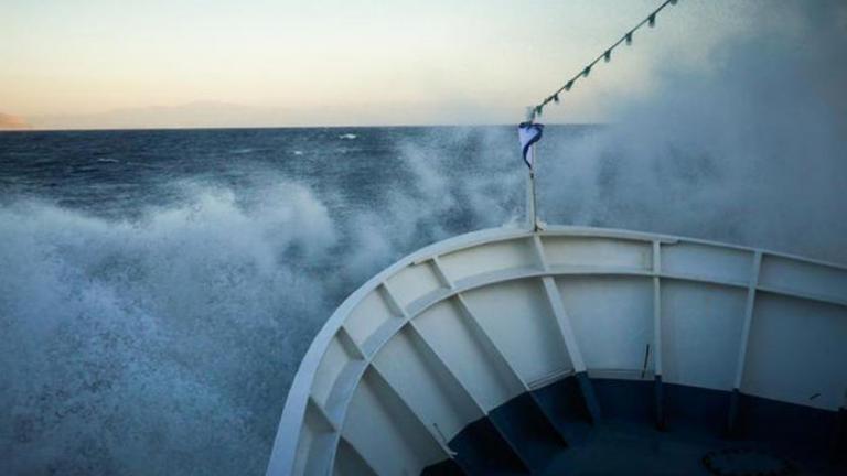 Προβλήματα σε ακτοπλοϊκά δρομολόγια από ισχυρούς ανέμους σε πολλές θαλάσσιες περιοχές
