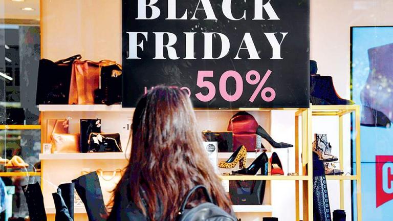 Black Friday: Καταναλωτές στο κυνήγι των ευκαιριών