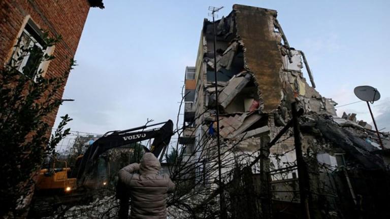 Ισχυρός σεισμός 6,4 βαθμών στην Αλβανία - Κατέρρευσαν πολυκατοικίες