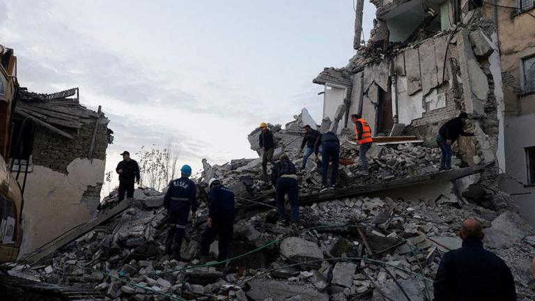 Σεισμός τώρα στην Αλβανία: Κατέρρευσαν πολυκατοικίες - Αυξάνεται ο αριθμός νεκρών και τραυματιών