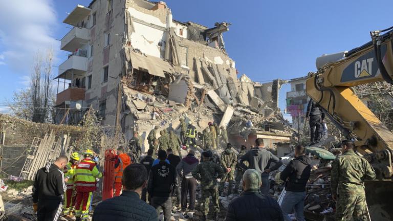 Αυξάνεται διαρκώς ο αριθμός των θυμάτων του φονικού σεισμού στην Αλβανία - Άγνωστος ο αριθμός των΄παγιδευμένων