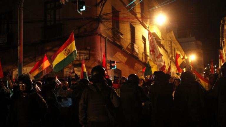 Νύχτα χάους στη Βολιβία - Ο στρατός ετοιμάζεται να συγκρουστεί με οπαδούς του Μοράλες