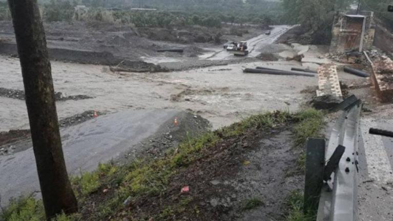 ΚακοκαιρίΚακοκαιρία: Η «Βικτώρια» μαινόμενη πάνω από την Αττική - Καταστροφές σε Κέρκυρα - Κεφαλονιάα: Η «Βικτώρια» μαινόμενη πάνω από την Αττική - Καταστροφές σε Κέρκυρα - Κεφαλονιά