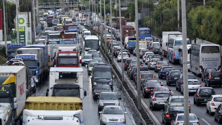 Ταλαιπωρία για τους οδηγούς στους δρόμους της Αθήνας - Δείτε live την κίνηση