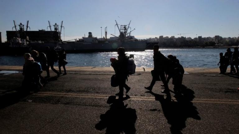Στο λιμάνι του Πειραιά το «Διαγόρας» με 367 μετανάστες και πρόσφυγες από τη Λέσβο
