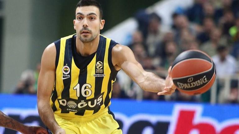 Τουρκία: ΜΑΓΚΑΣ Σλούκας δεν άγγιξε το πανό για τον Κεμάλ! (ΒΙΝΤΕΟ)