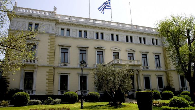 Αντί για έναν Πρόεδρο αυξημένου κύρους και ικανοτήτων, φοβούμενοι την «σκιά» του, να επιλέγουν ως Πρόεδρο της Δημοκρστίας μια «σκιά» του Πρωθυπουργού